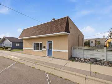 Luck, WI: 22 W 2nd Avenue