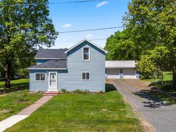 Dresser, WI: 119 E 1st Street