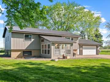 Colfax, WI: e7065 E County Road B