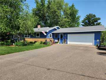 Barron, WI: 909 E Woodland Avenue