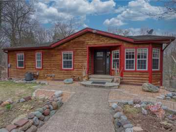 Hayward, WI: 7766 N Thunder Point Road