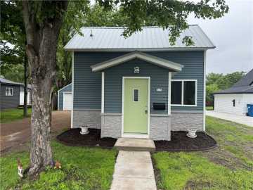 Rice Lake, WI: 119 Phipps Avenue