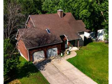 River Falls, WI: 415 River Hills Road