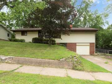 Elk Mound, WI: N303 N Holly Avenue
