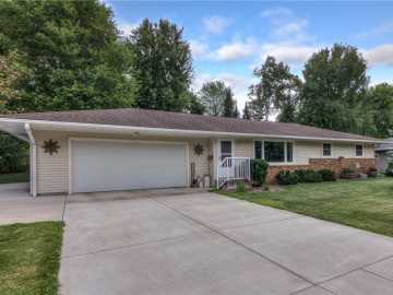 Chippewa Falls, WI: 631 Summit Avenue