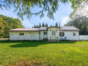 Stone Lake, WI: 5782 Stubbins Avenue