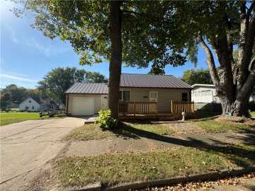 Greenwood, WI: 203 S Crocker Avenue