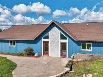 Barron, WI: 825 10th Avenue