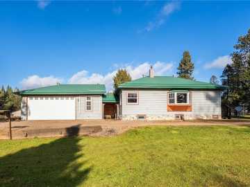 Loretta, WI: 7015 North 4th St 