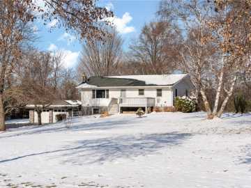 River Falls, WI: 806 Glover Road