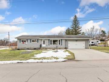 Black River Falls, WI: 804 Golf Road