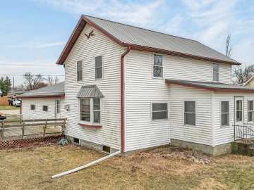 Blair, WI: 206 S Park Road