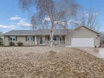 Menomonie, WI: 1528 Shore Haven Court