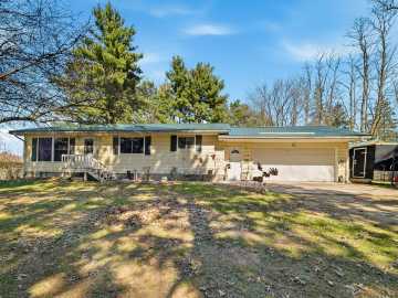Hixton, WI: 168 S Hoffman Street