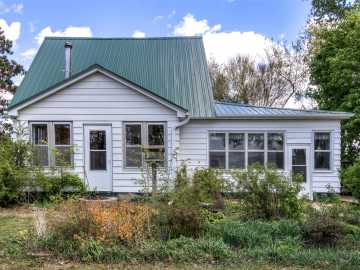 Elk Mound, WI: E8142 County Road C 
