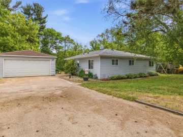 Eau Claire, WI: 3206 Rosewood Lane