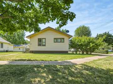 Chippewa Falls, WI: 109 W Greenville Street
