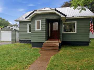 Augusta, WI: 525 W Lincoln Street