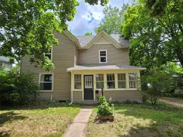 Menomonie, WI: 914 6th E Avenue
