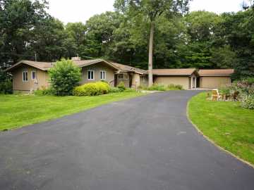 Eau Claire, WI: 990 Blackoak Road