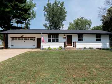 Menomonie, WI: 421 21st W Avenue