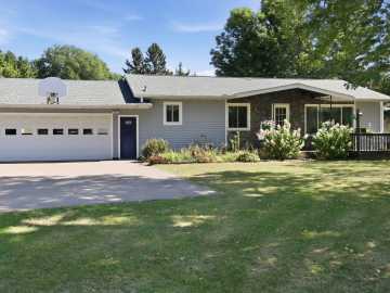 Elmwood, WI: 1104 W Winter Avenue