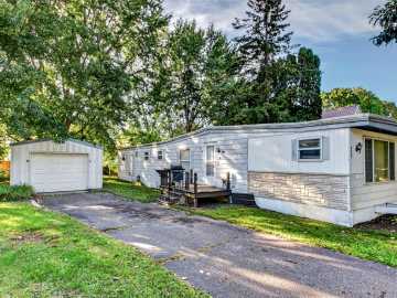Elmwood, WI: 429 S Scott Street
