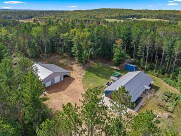 Trego, WI: W5135 Oak Hill Road