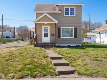 Eau Claire, WI: 1323 Altoona Avenue