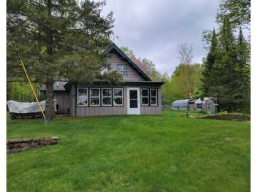 Loretta, WI: 4055W Lester Lane