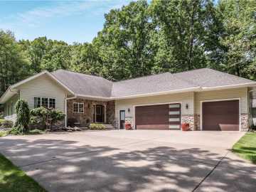 Chippewa Falls, WI: 246 Oak Hollow Drive