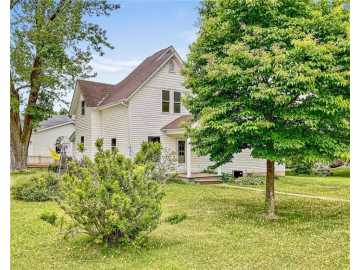 Elmwood, WI: 231 S Woodworth Street