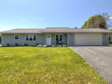 Bloomer, WI: 2100 W 26th Avenue