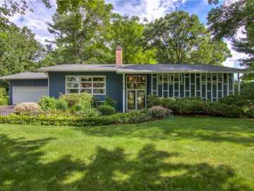 Menomonie, WI: 715 River Heights SW Road