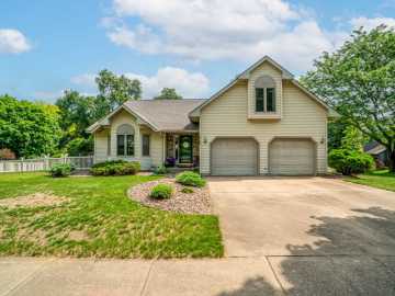 Eau Claire, WI: 4129 Birch Crest Lane