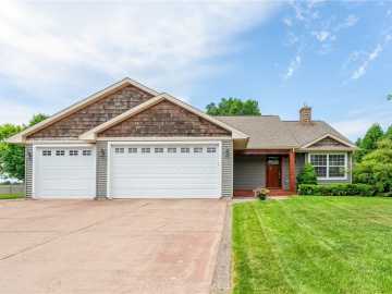 Chippewa Falls, WI: 790 Bluff View W Circle