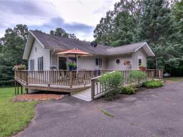 Birchwood, WI: 1077 N Highway F