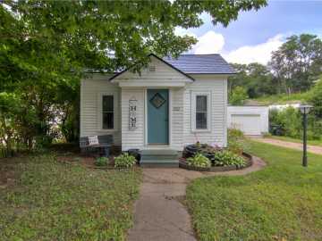 Eau Claire, WI: 2122 4th Street