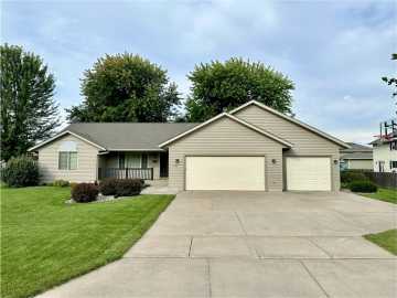 Chippewa Falls, WI: 914 Bluff View Circle