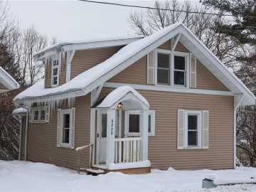 Spring Valley, WI: S220 Glade Avenue