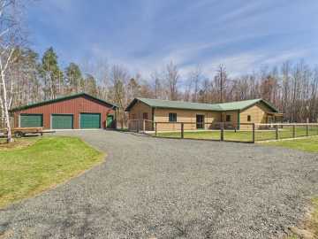 Trego, WI: 8539 W Christensen Road