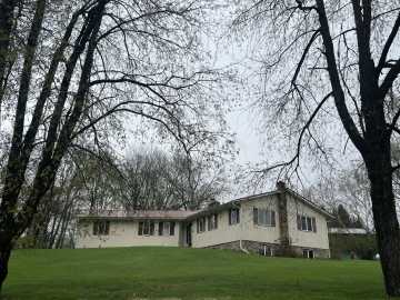 Menomonie, WI: 2114 Jannsen Court