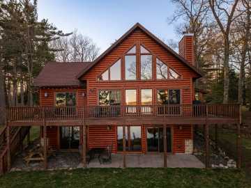 Hayward, WI: 14323 W Court Oreilles Lake Drive