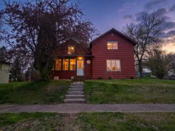 Cumberland, WI: 1120 Foster Street