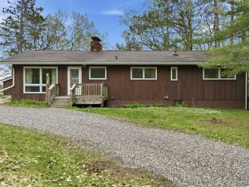 Stone Lake, WI: 6092N West Shore Ln 