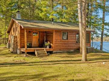 Danbury, WI: 2922 E Long Lake Road