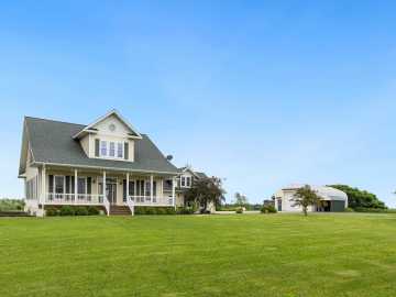Alma Center, WI: W11480 Avon Road 
