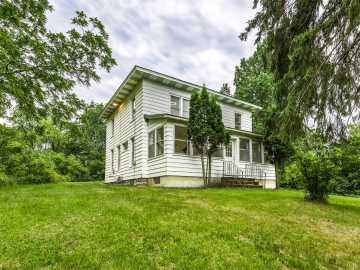 Elk Mound, WI: 312 N Holly Avenue 