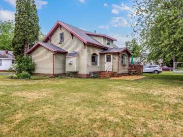 Chetek, WI: 404 Morrison Street