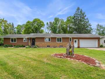 Barron, WI: 628 E Wisconsin Avenue